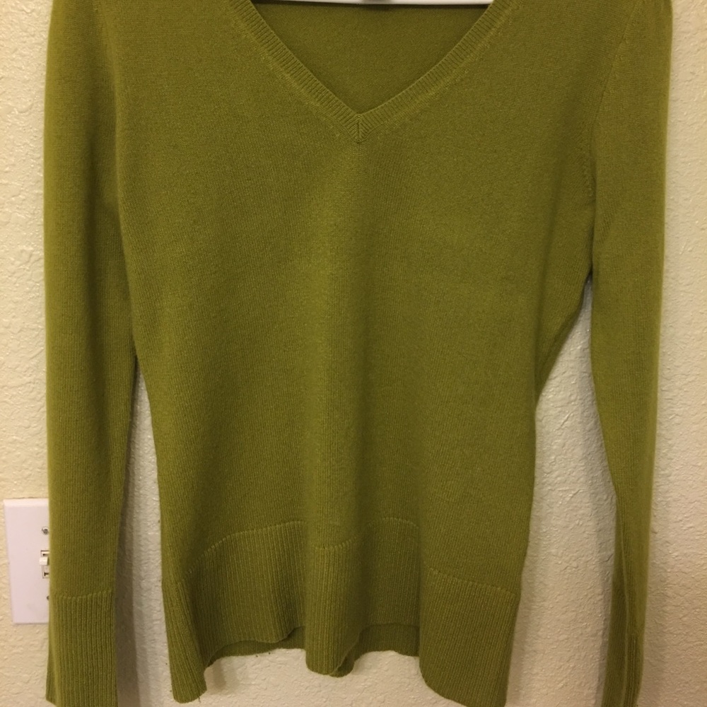 Women’s Victor Alfaro Cashmere Sweater. Medium